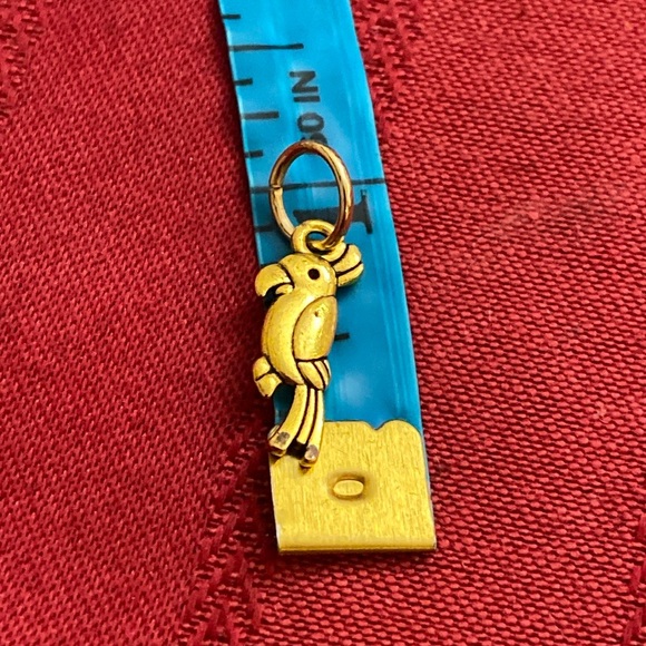 5/$10❤️❤️❤️NEW BRASS PARROT CHARM PENDANT - Picture 2 of 2